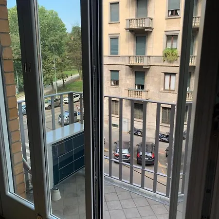 Bilocale Viale Coni Zugna 29 *